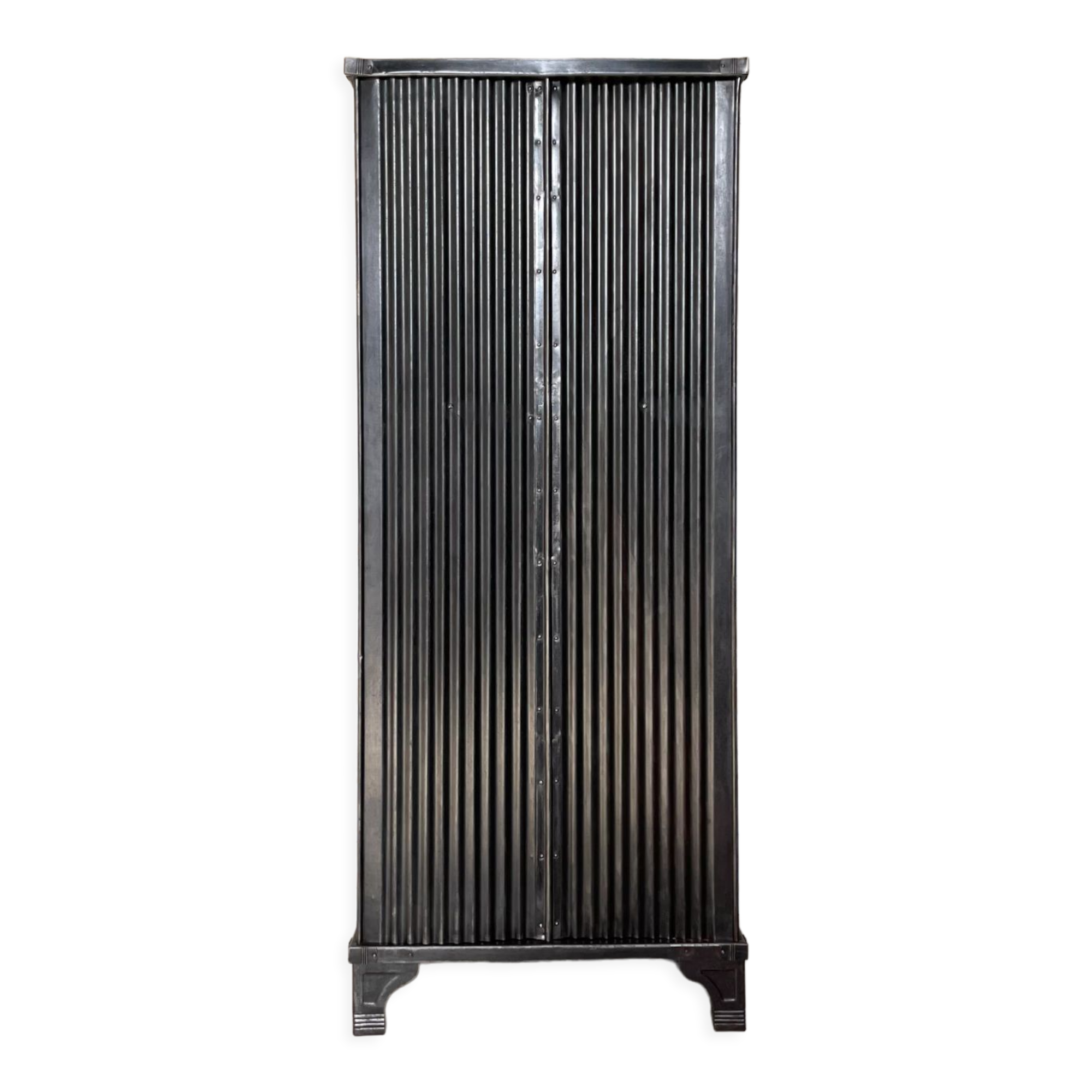 Strafor double-door corrugated iron cloakroom, circa 1920.