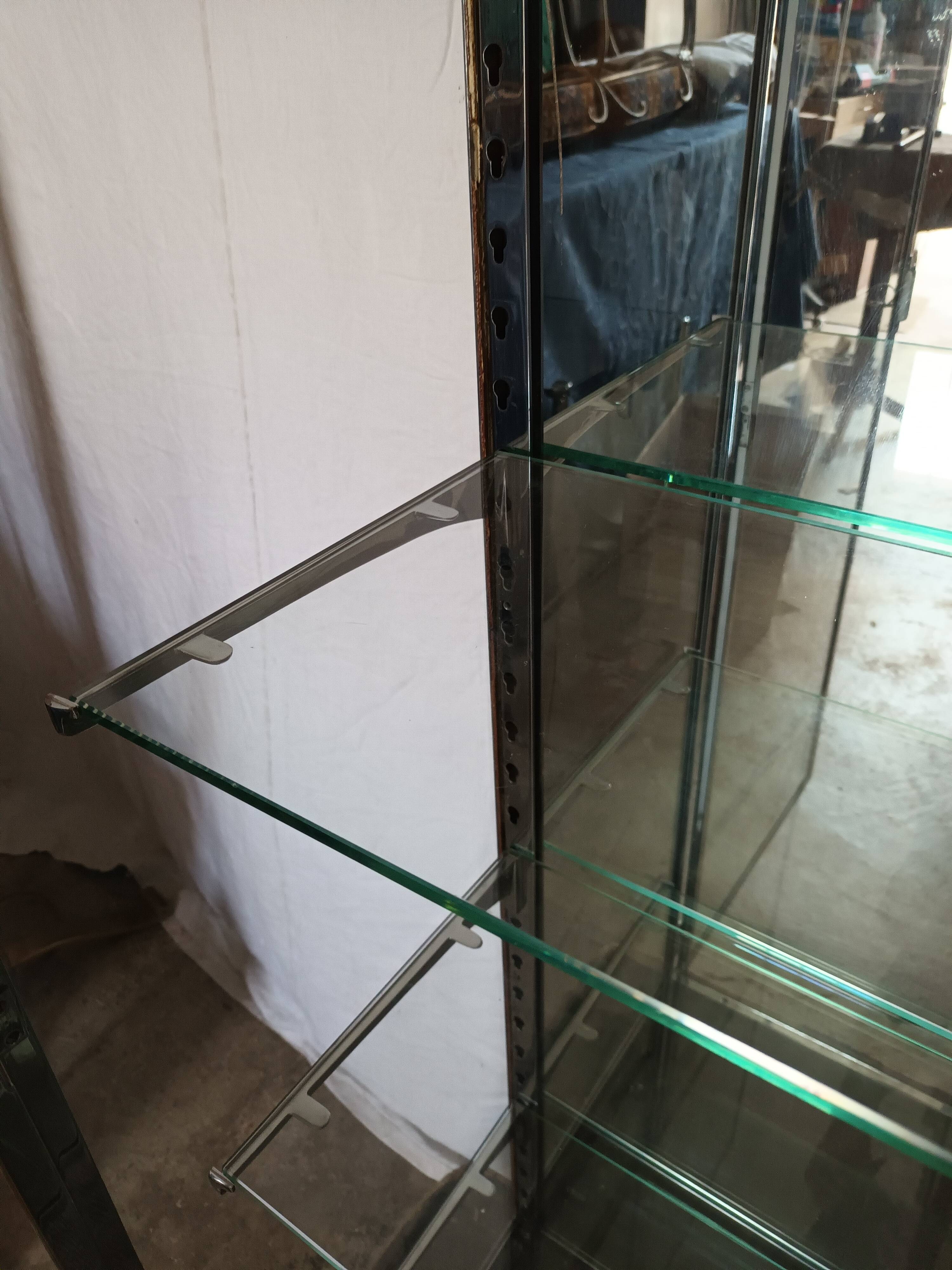 Vitrine de magasin en laiton nickelé des années 30