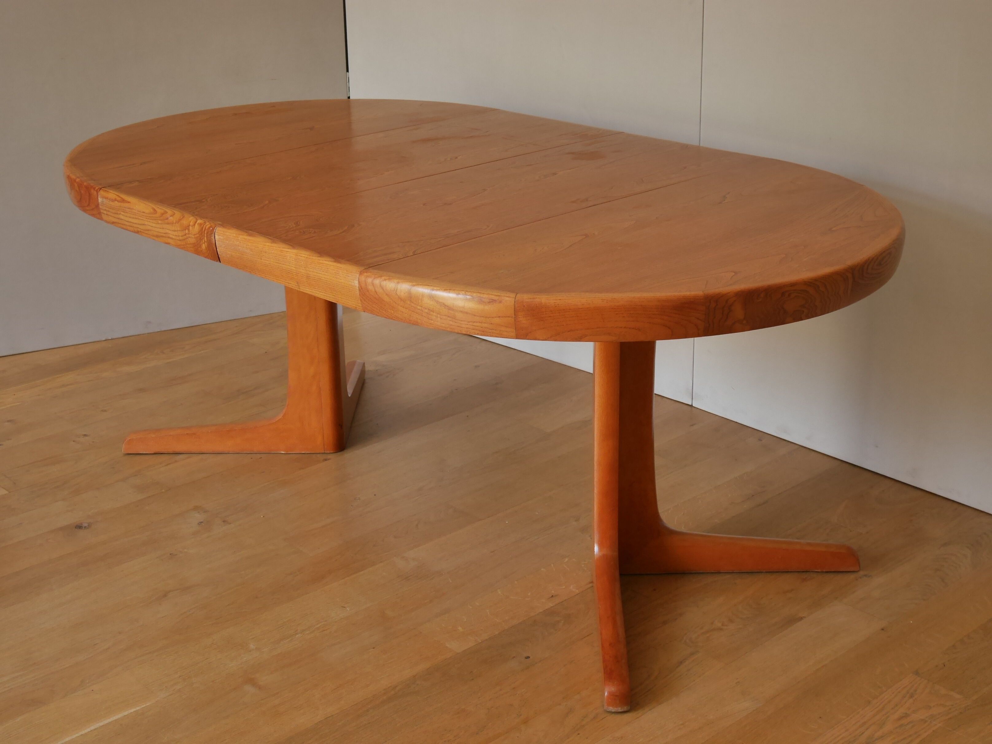 Elm meal table 2 central foot extensions