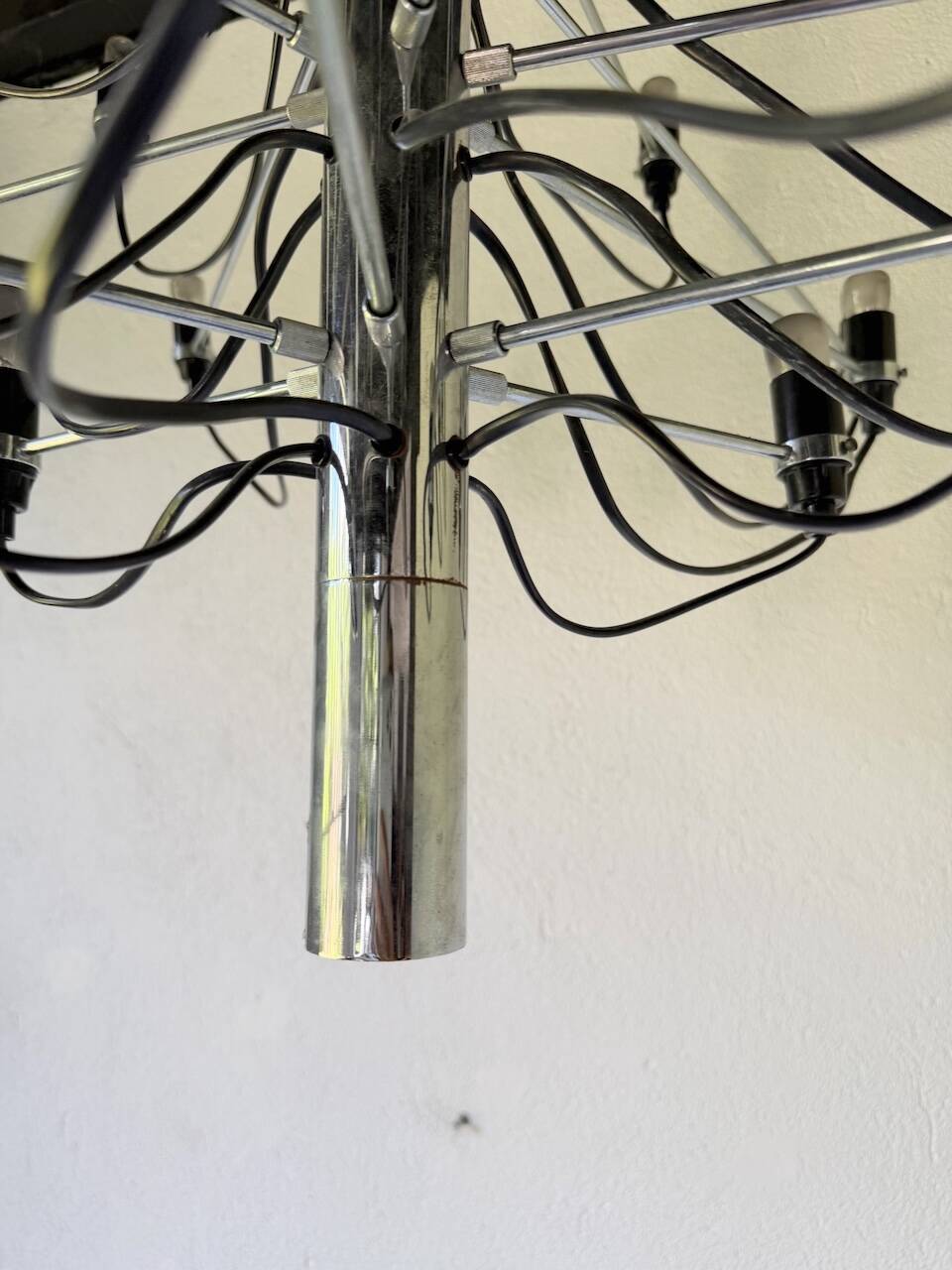 Lustre suspension Gino Sarfatti for Arteluce 30 lights model 2097 from the 1960s.