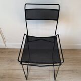 Chaise en acier perforé noir