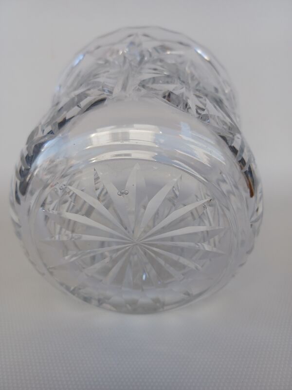 Vase en cristal de Saint Louis.