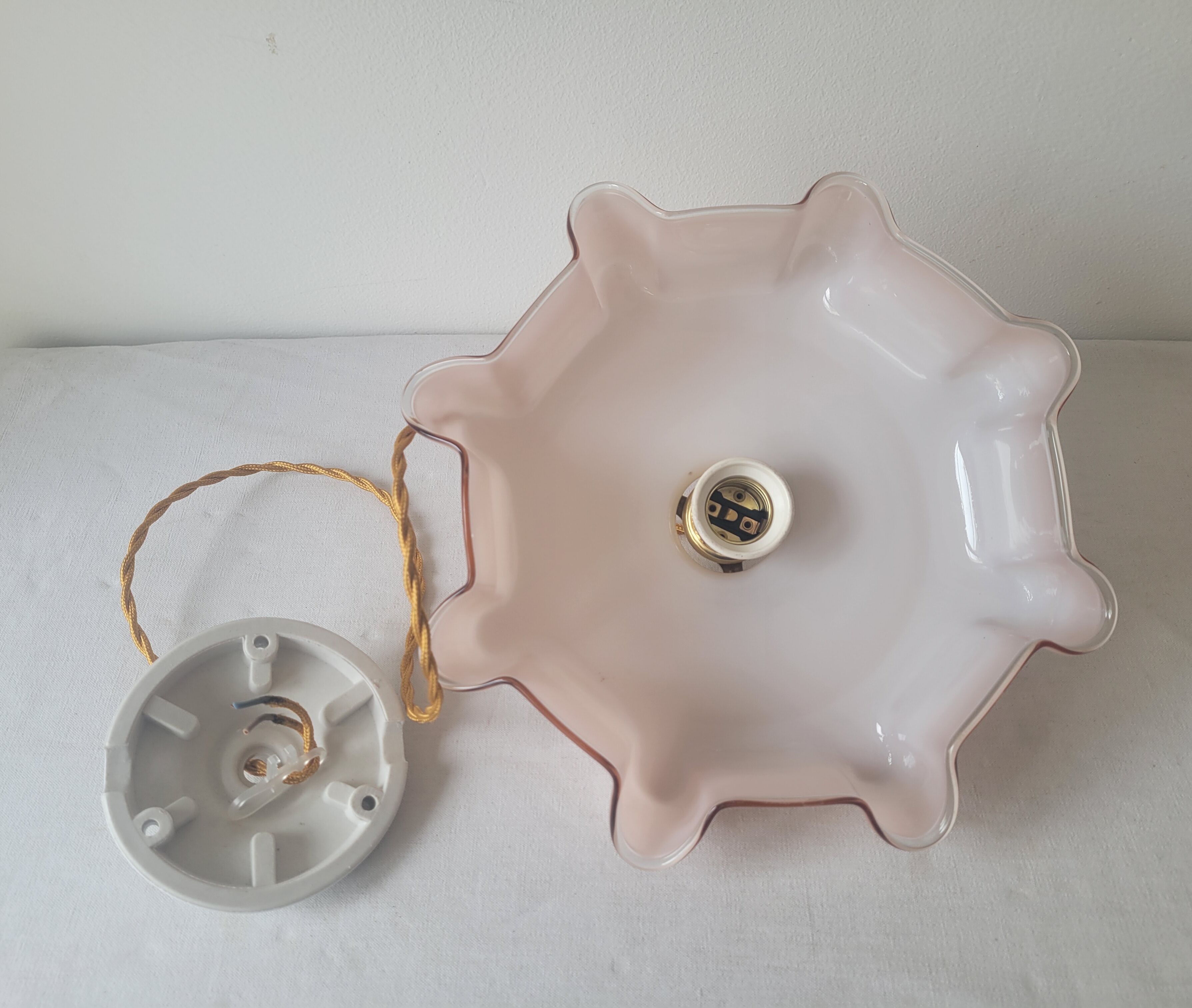 Pink opaline suspension