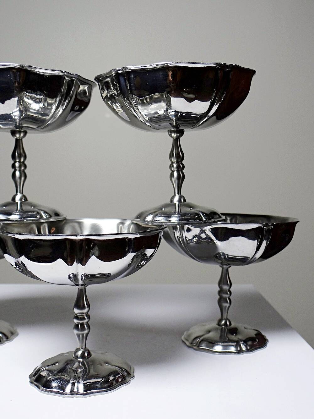 5 vintage-style bistro-style stainless steel dessert bowls on feet