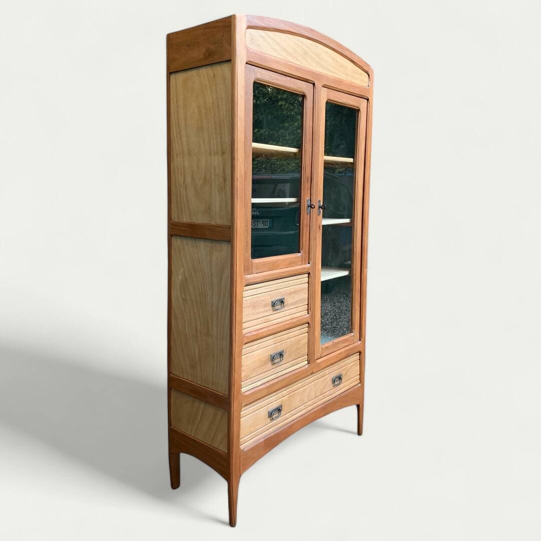 Armoire parisienne d’hôtel vitrée bois brut 1930