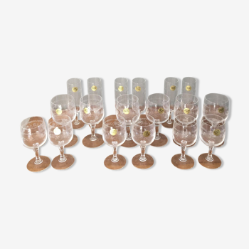 Lot de 18 verres gravés de la Maison Cristal d'Arques
