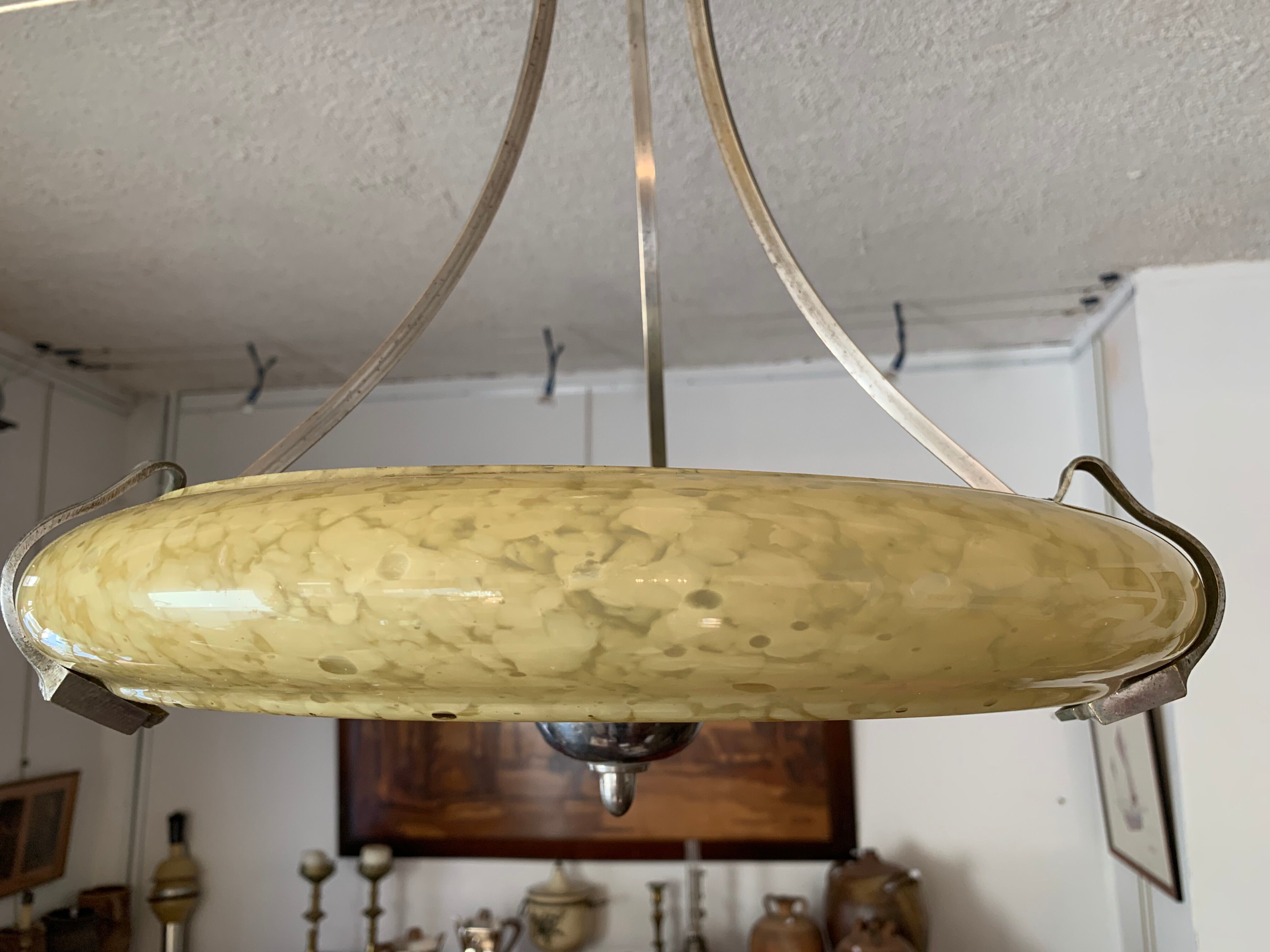 Art deco lighting cut