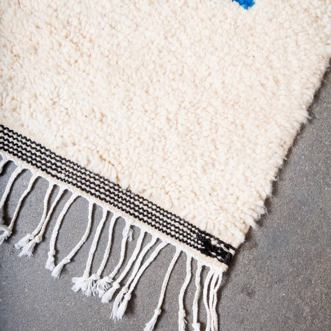 Traditional handmade Berber rug 250cmx150cm