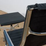 Eames Alu Group EA124 & EA125 Lounge Chair & Ottoman by Charles & Ray Eames for Vitra, 1980s.