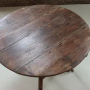 Large round pine three-legged table – cricket table, Ø 110 cm