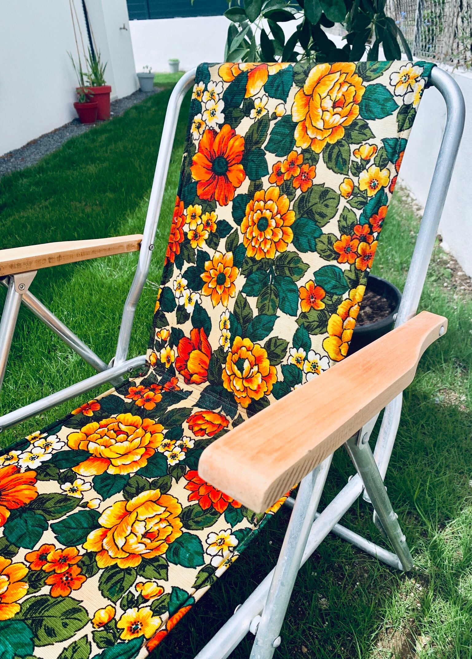 Folding garden chair