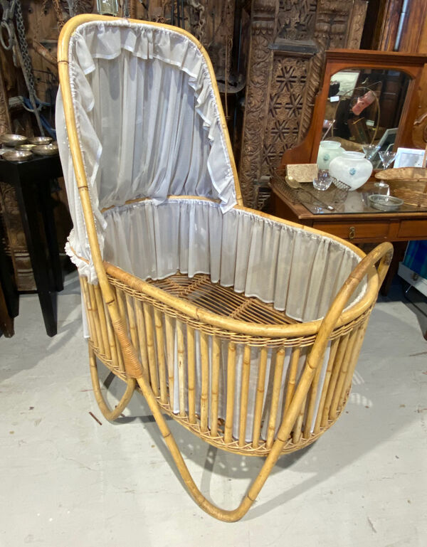 Berceau lit en rotin vintage