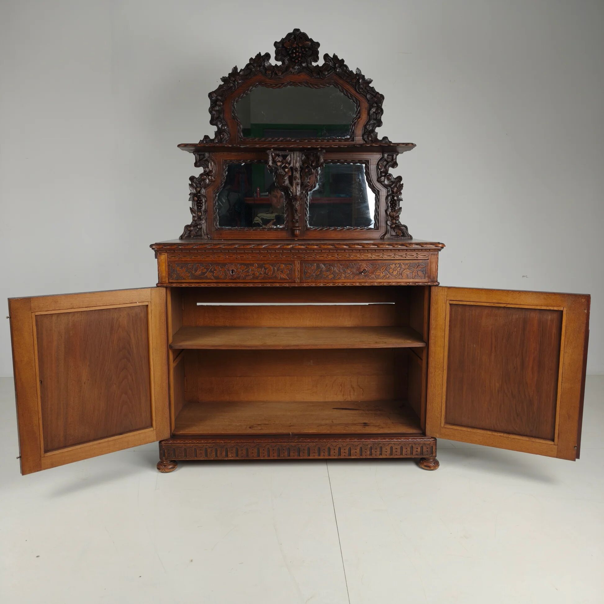 Horrix buffet cabinet with mirror – Black Forest style, by Horrix