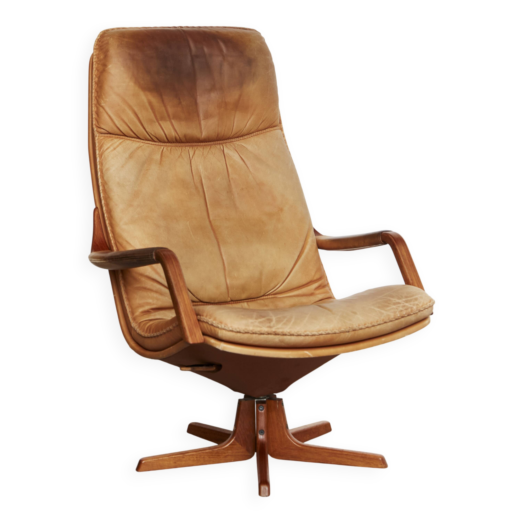Fauteuil pivotant à dossier haut en teck et cuir Berg Furniture