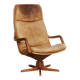Fauteuil pivotant à dossier haut en teck et cuir Berg Furniture