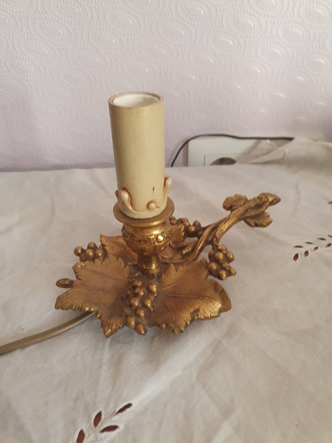 Small hand-held candle holder lamp in vintage gold metal