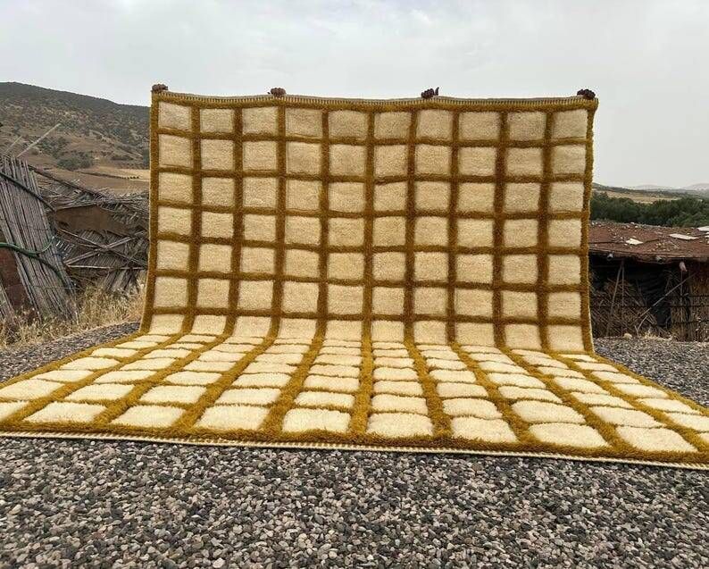 Very large Moroccan Berber rug in ecru and camel 400x300 cm with a grid pattern.