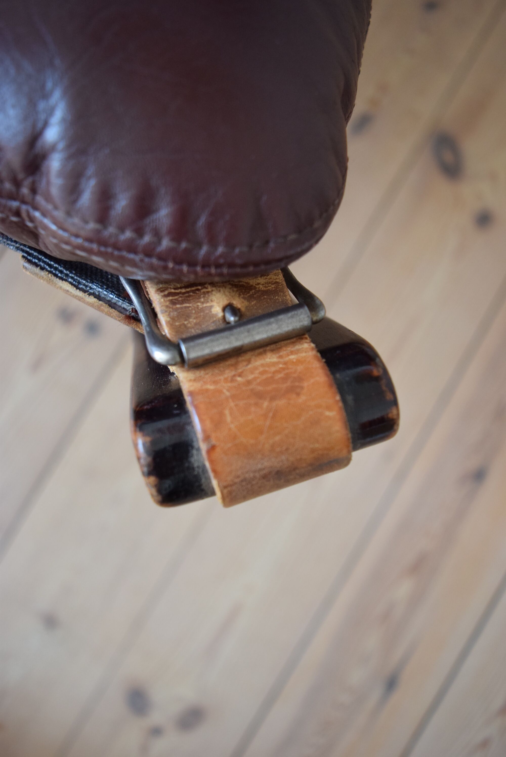 Mid-century low-back danish falcon chair, sigurd ressell 1970s