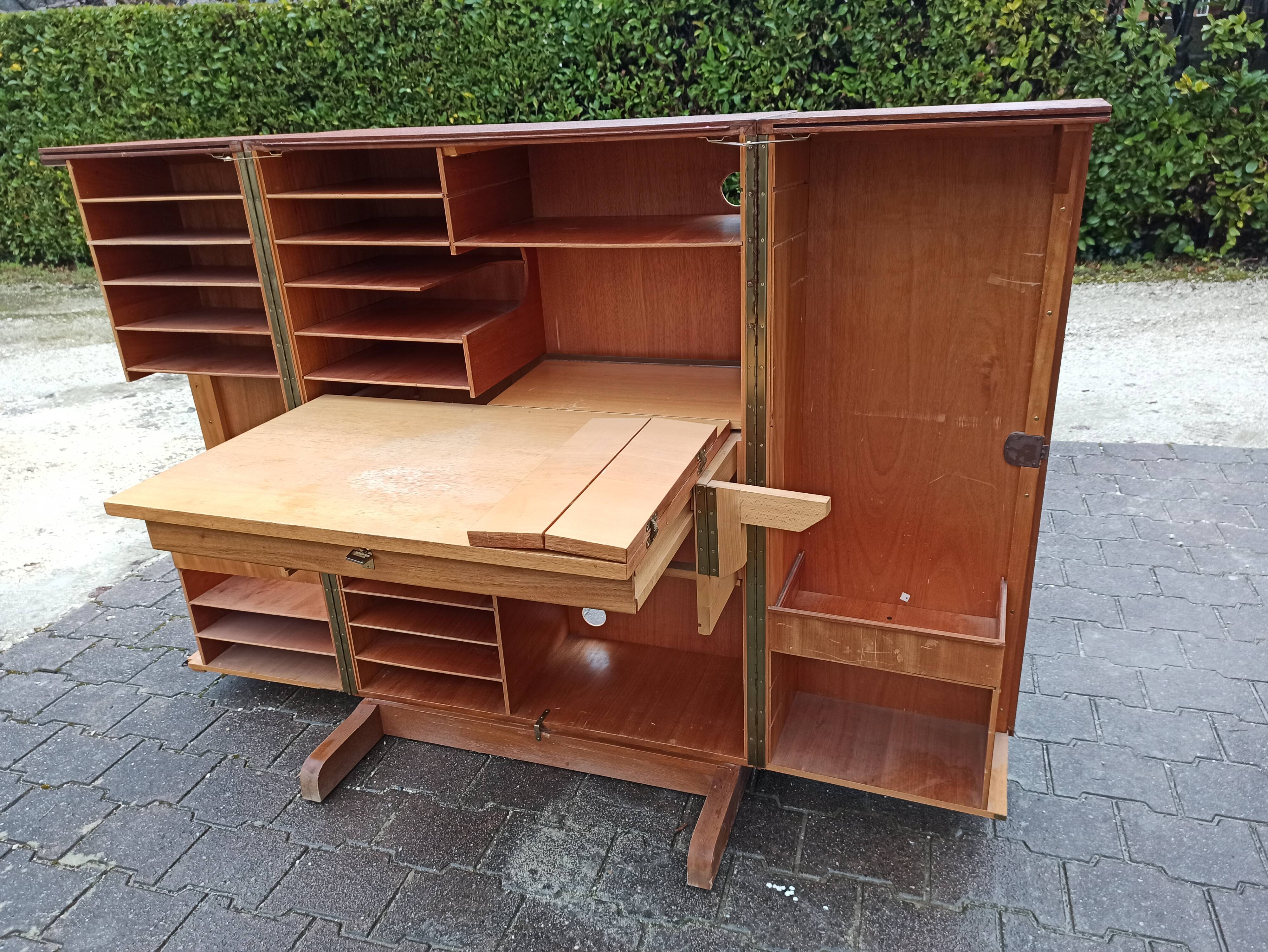 Folding desk says "Magic box" by designers Mummenthaler - Meier, Switzerland