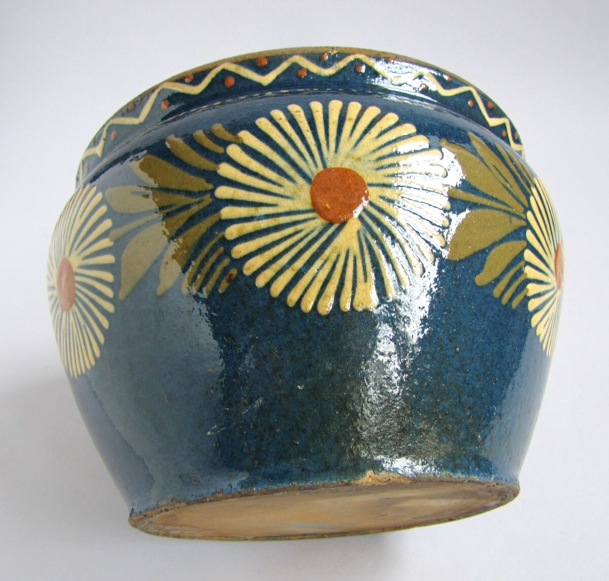 Ancient cache pot soufflenheim pottery Alsace