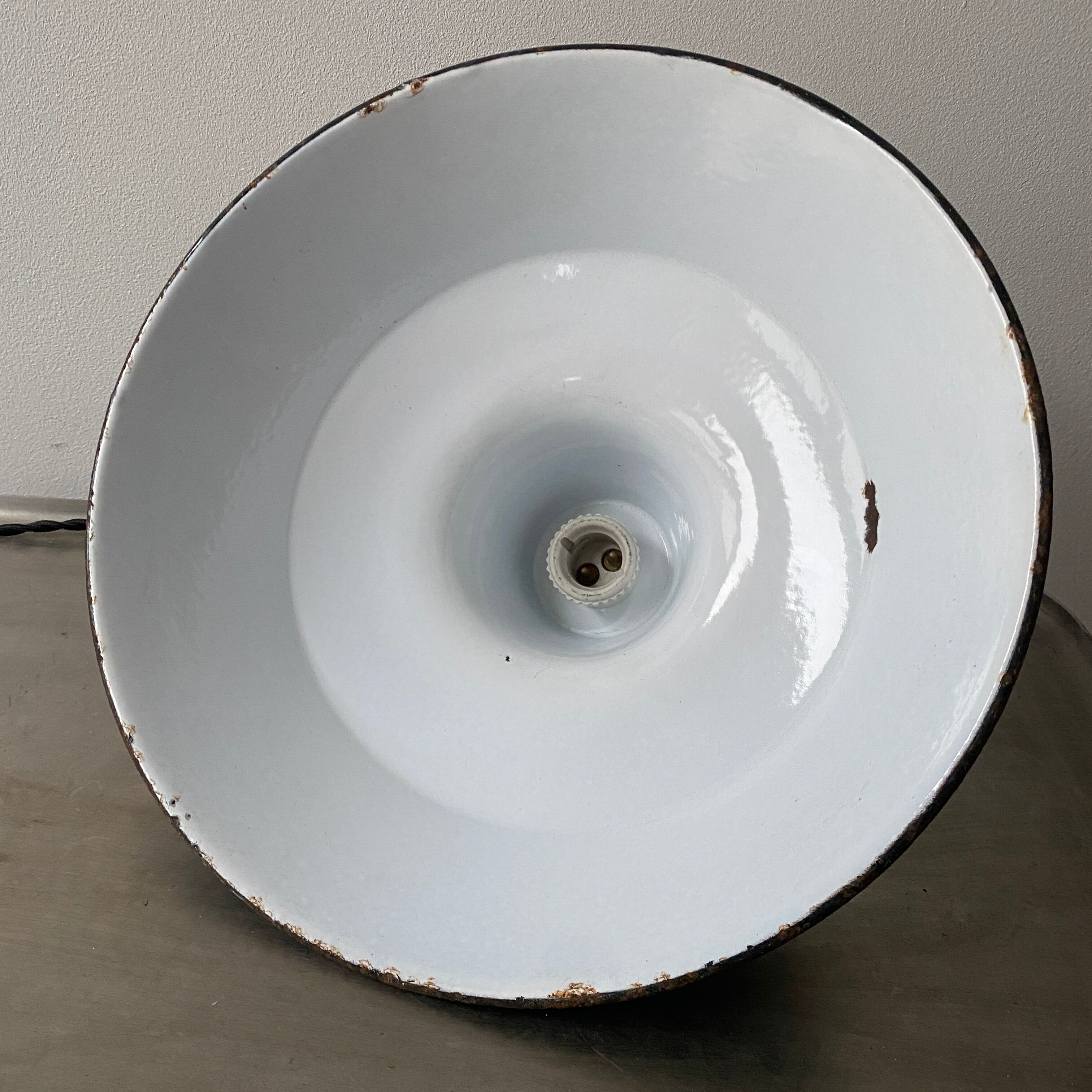 Lot 2 old industrial enamelled suspensions 30 cm