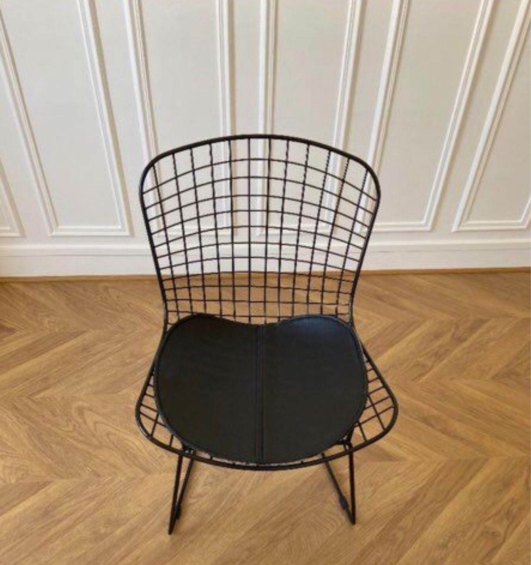 Bertoia chair Knoll style