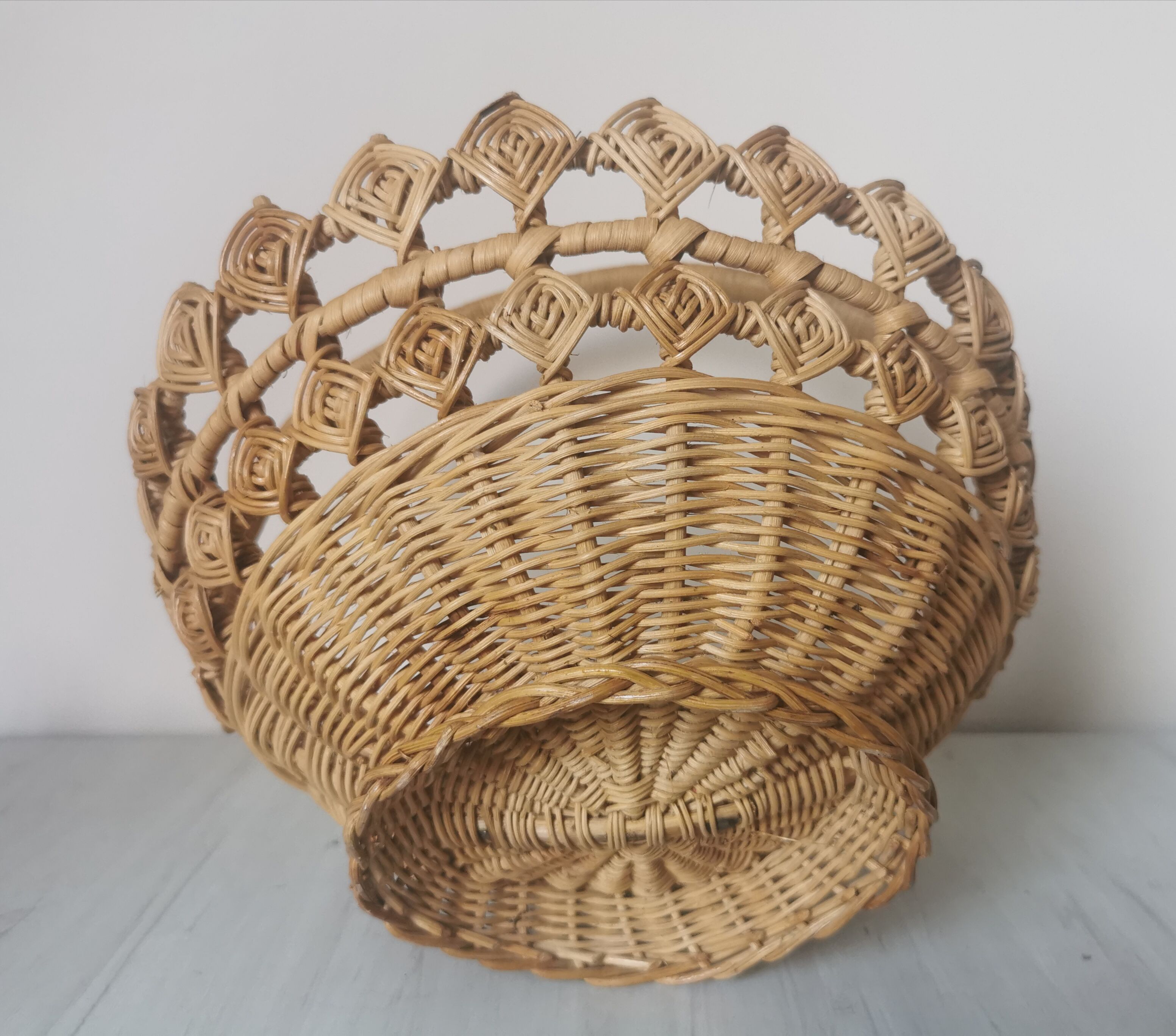 Wicker braided basket
