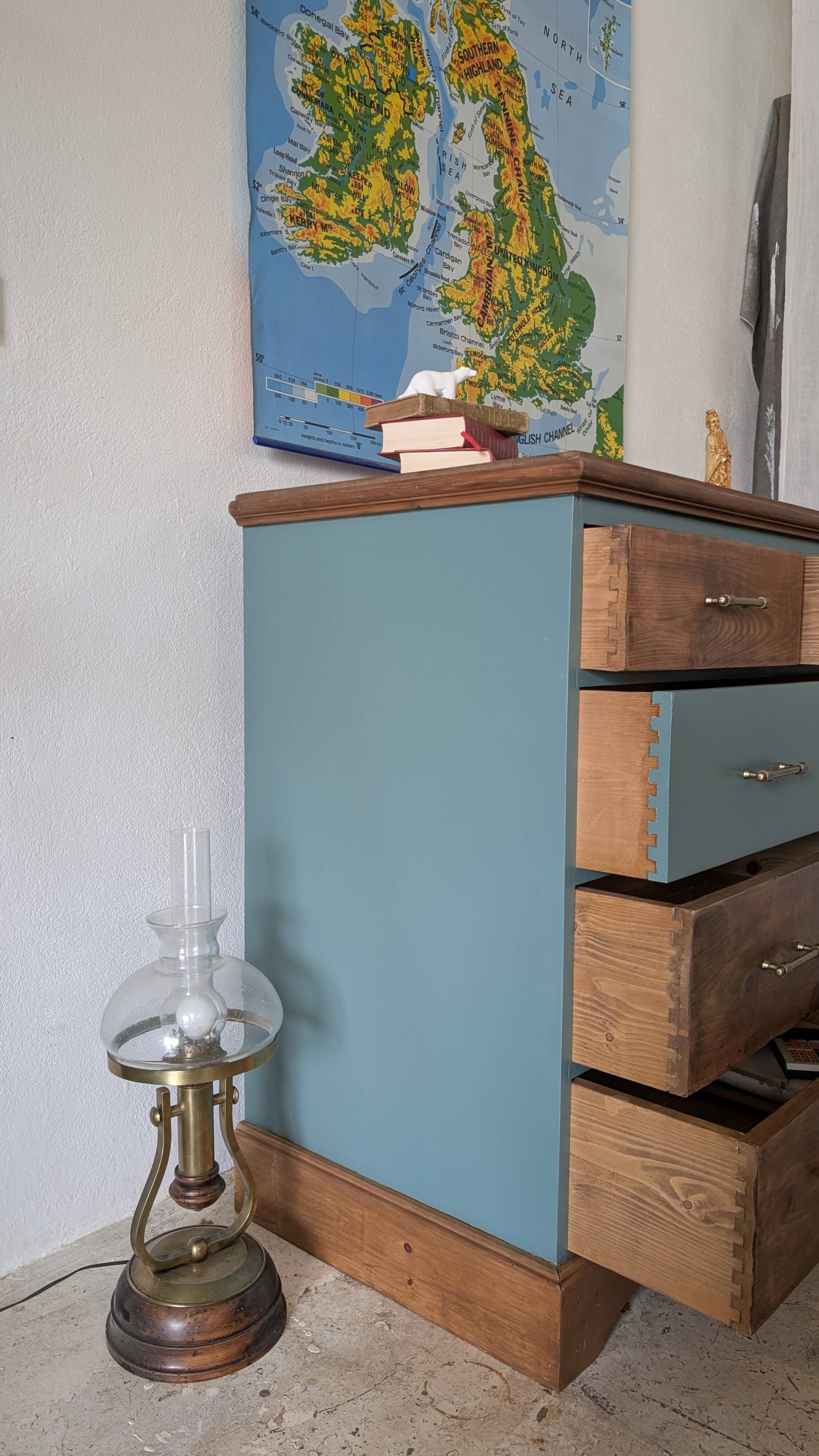 Chest of drawers with 5 drawers