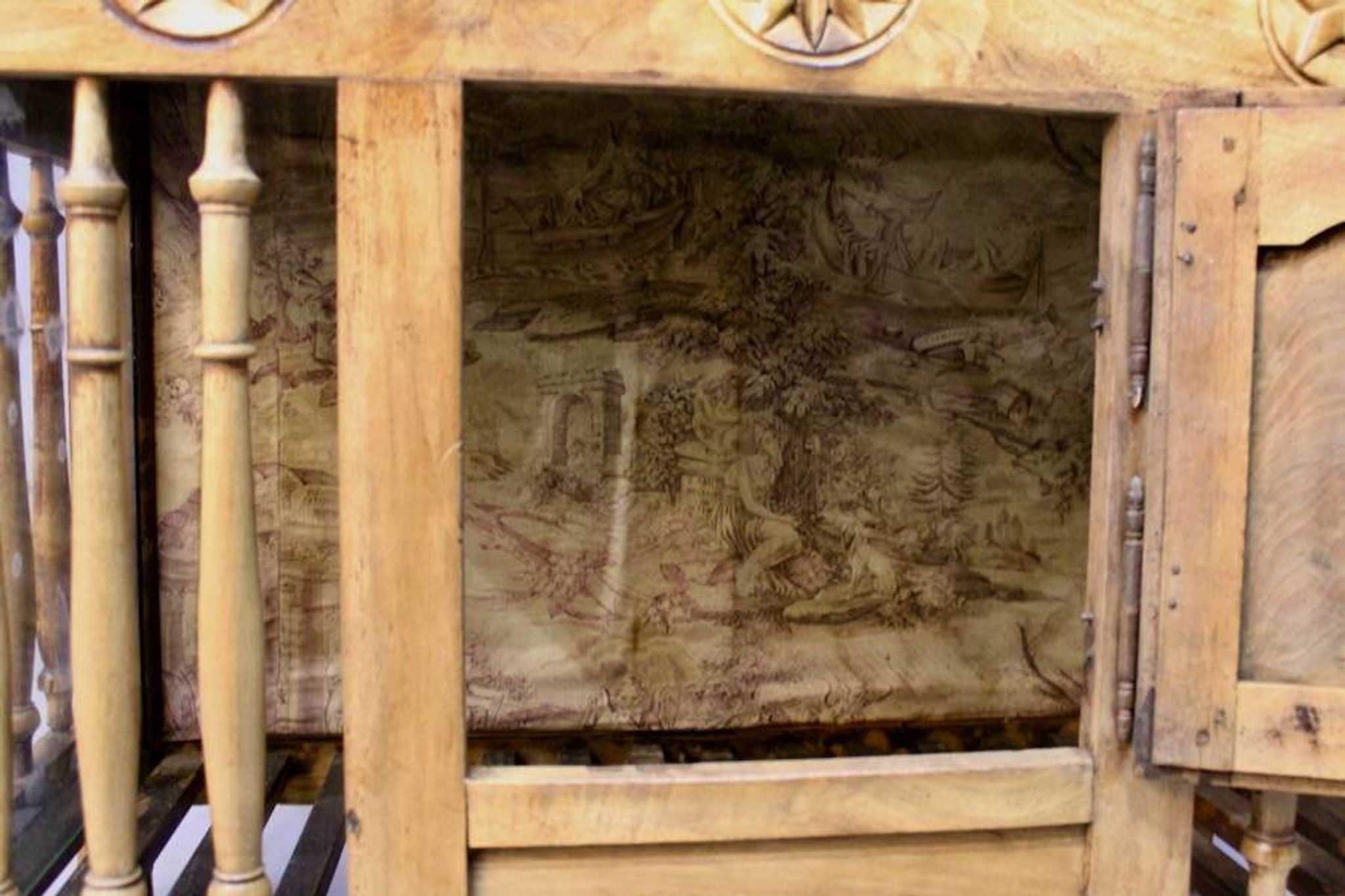 19th Century Light Walnut Panetière