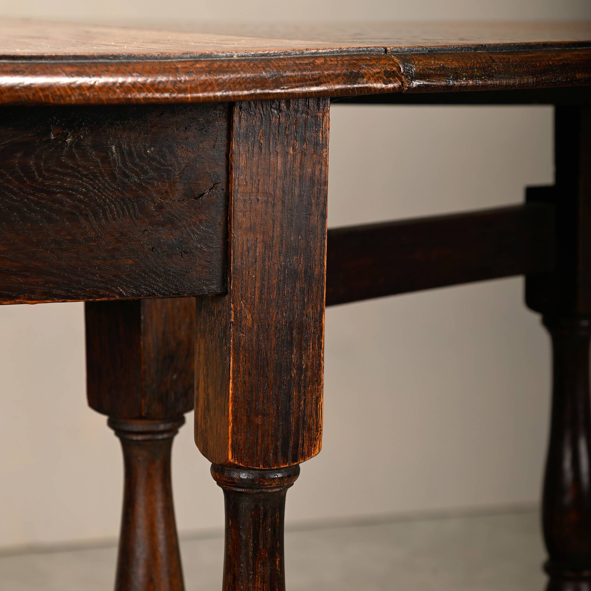 Antique English oval Gateleg Table in solid Oak, Late 19th Century