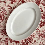 Plat ovale blanc en terre de fer Creil et Montereau fin XIXe