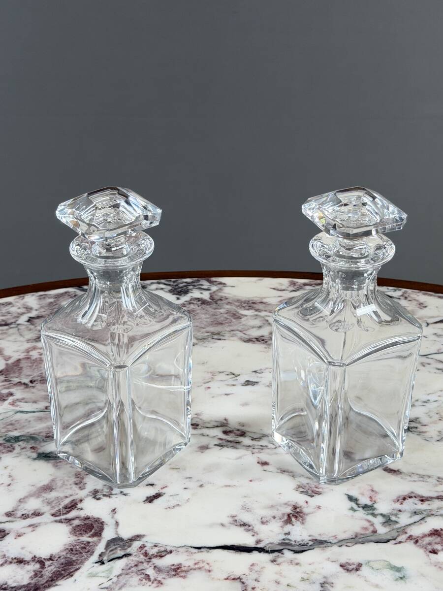 Paire de carafes en cristal de Baccarat, XXe Siècle