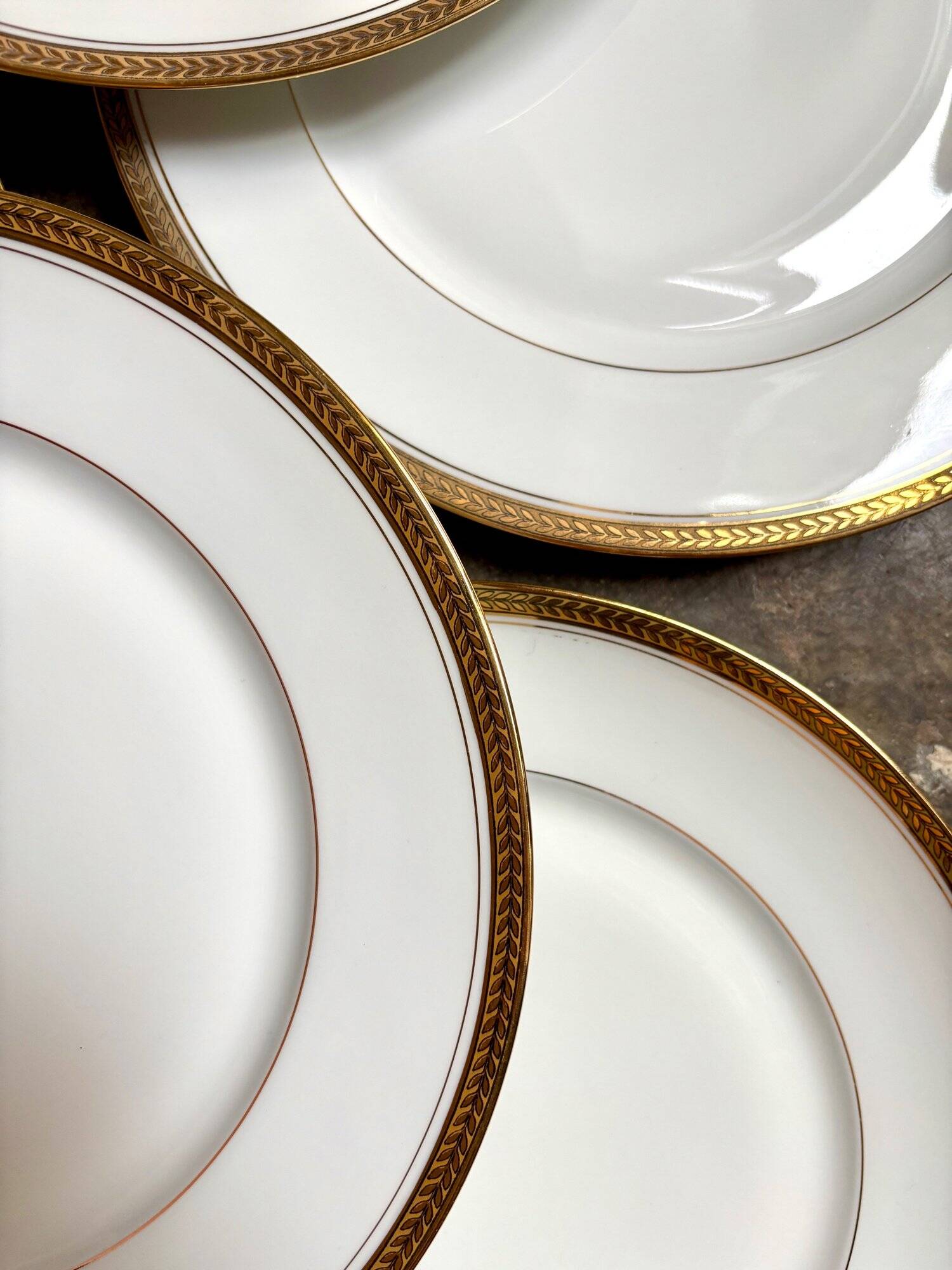 6 flat plates in white and gold Limoges porcelain