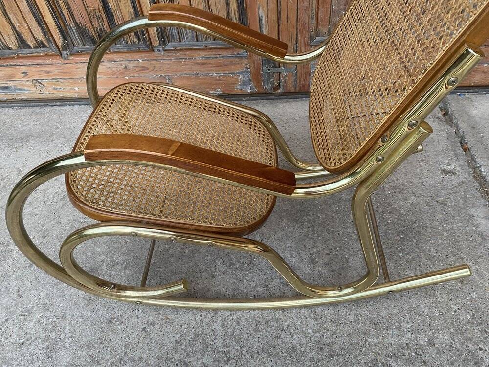 Vintage rocking chair in gilded brass and brown rattan - 1950s design