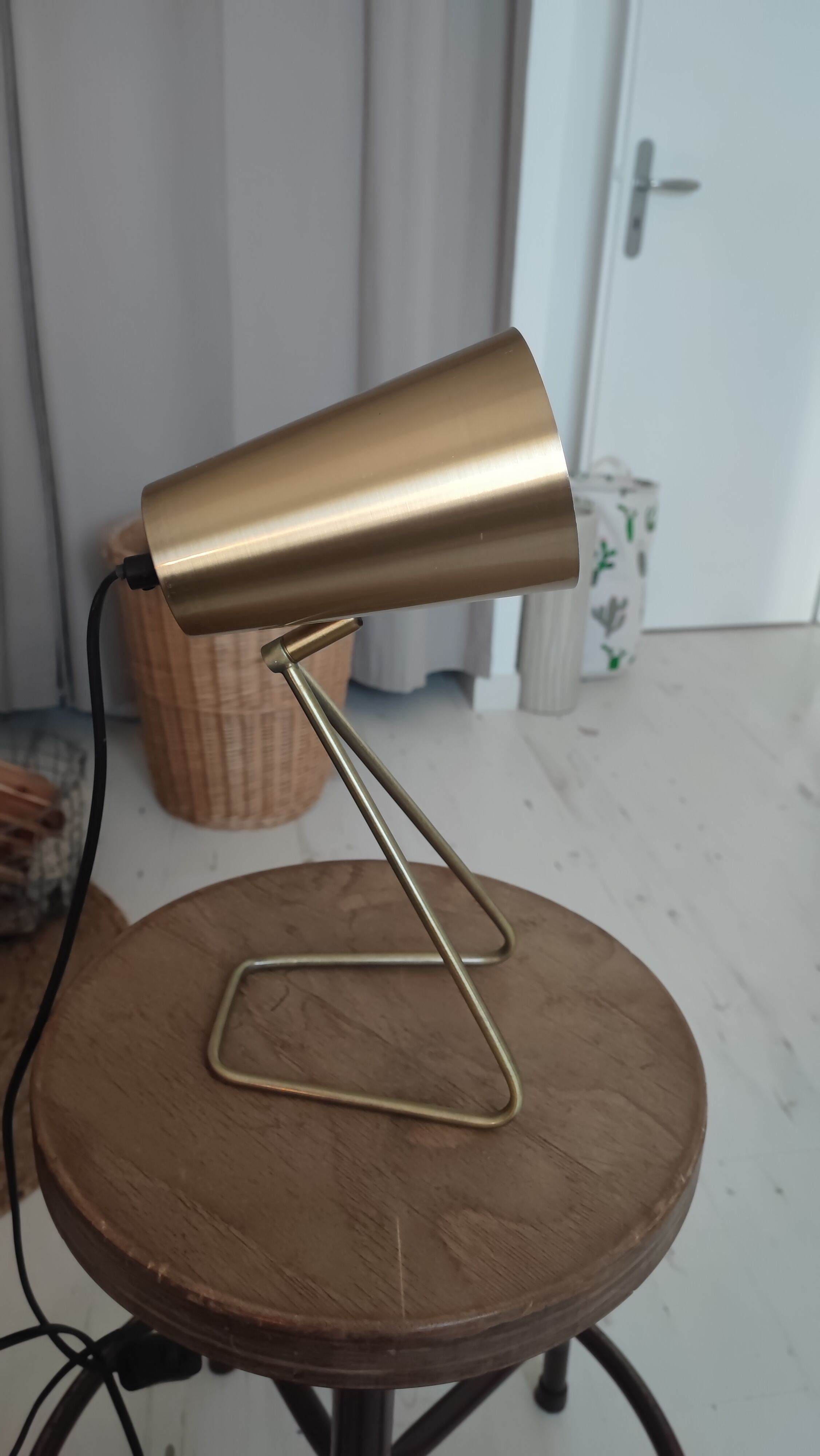 Brass casserole lamp
