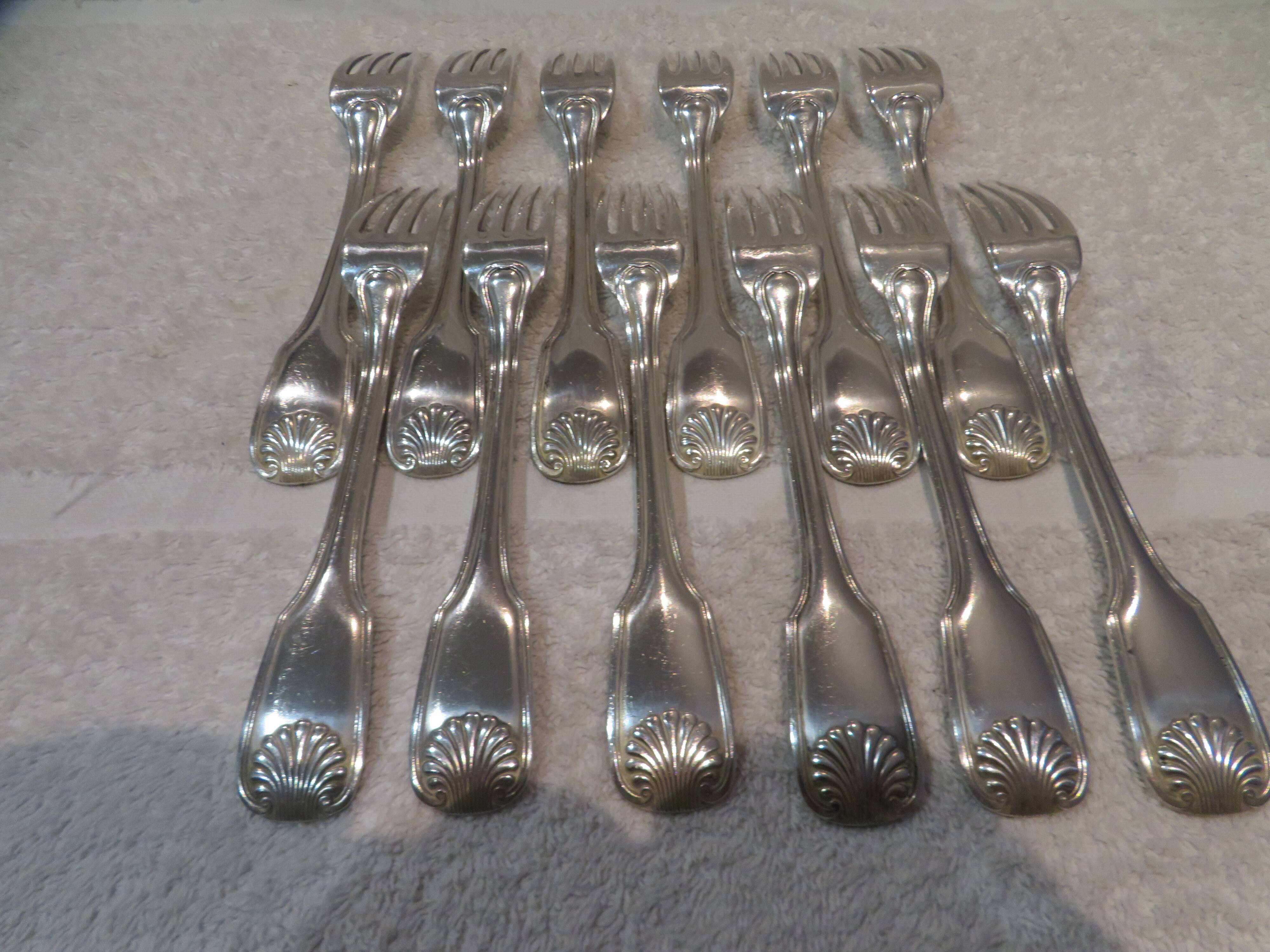 12 silver plated dessert forks, goldsmith Frionnet shell 18.3cm
