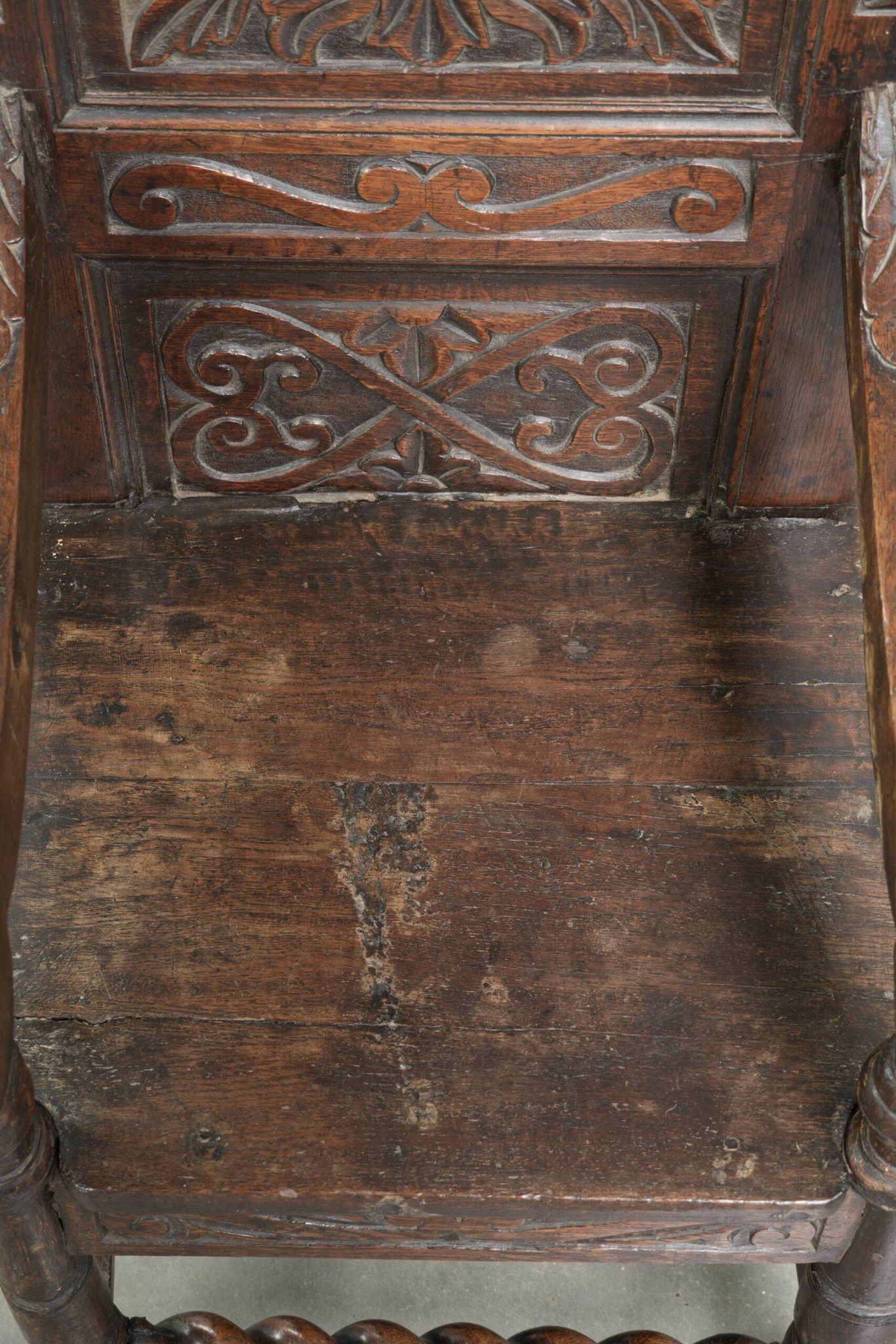 Unique 18th-century English oak wainscot chair with amazing woodcarving