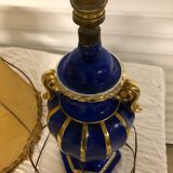 Lamp foot and its lampshade