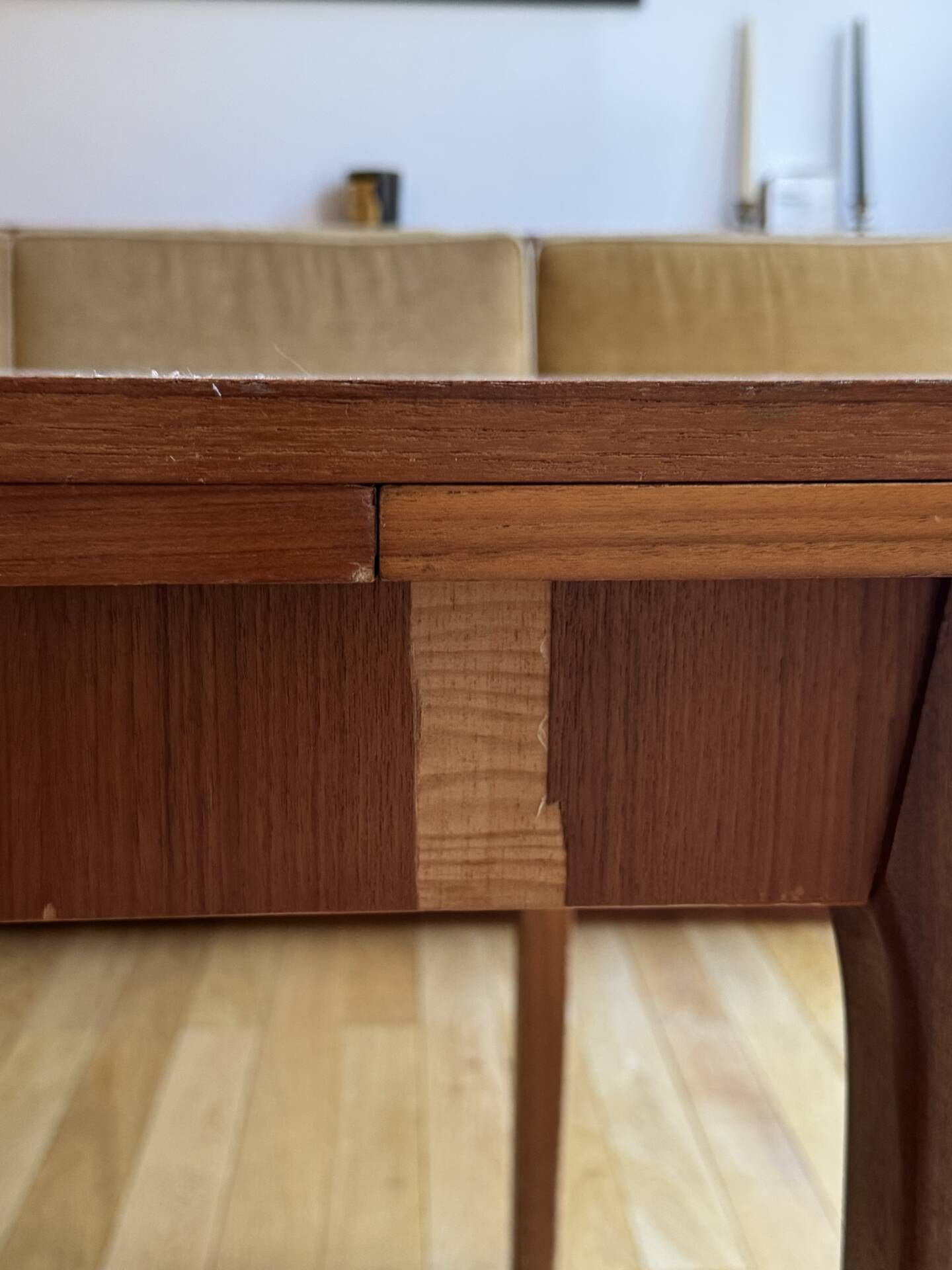 Extendable Scandinavian table
