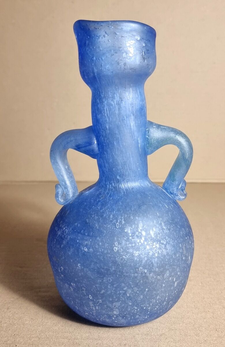 Glass vase a scavo at the antique Vetri d'arte Seguso