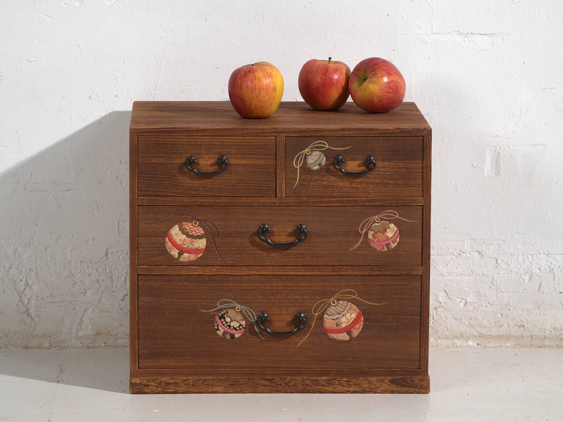 Small Japanese chest of drawers in paulownia – Showa period (c. 1950–1979)