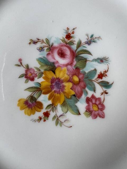 Service ancien de style Napoléon 3– 35 assiettes & pièces de présentation