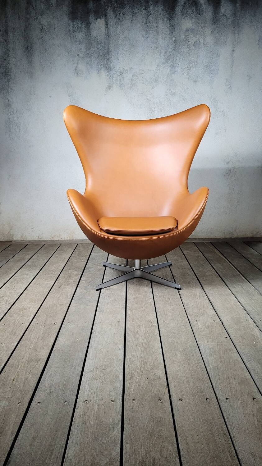 Arne Jacobsen EGG armchair