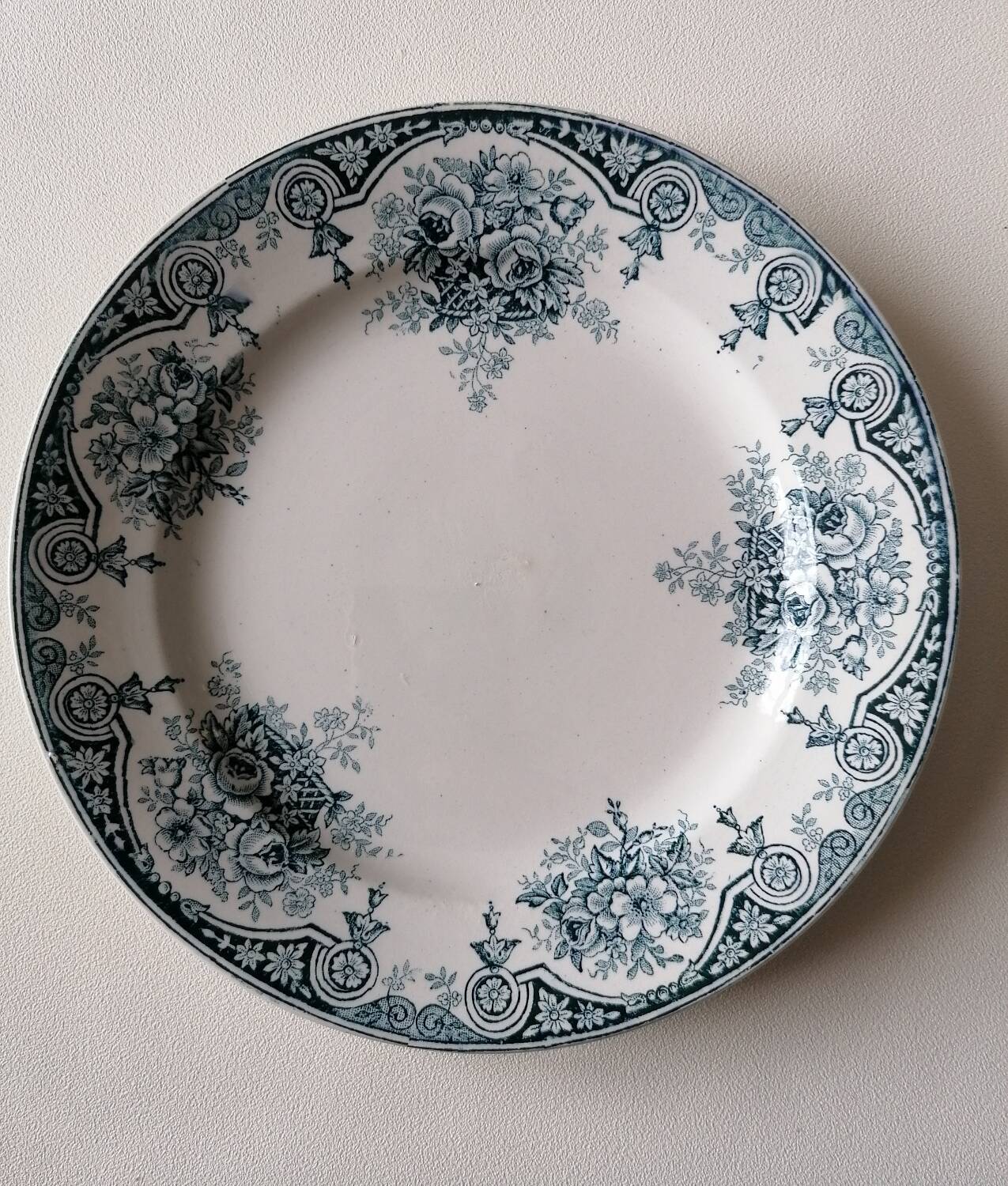 4 Saint Amandinoise dessert plates Pompadour collection