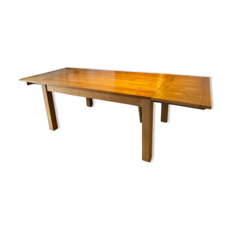 Extendable teak table