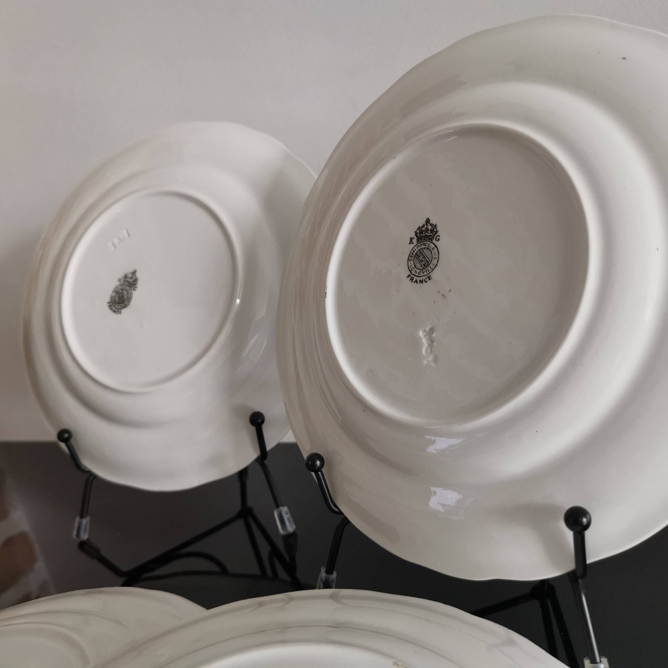 Dessert plates in half Luneville porcelain, black decor