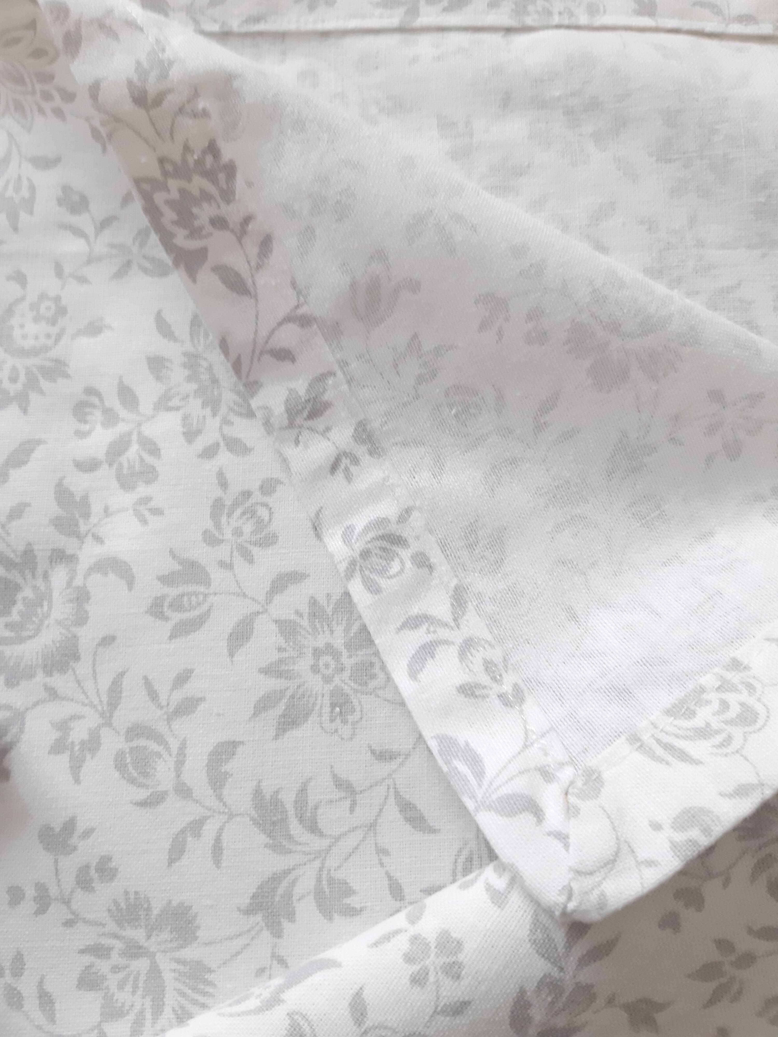 Tablecloth & towels