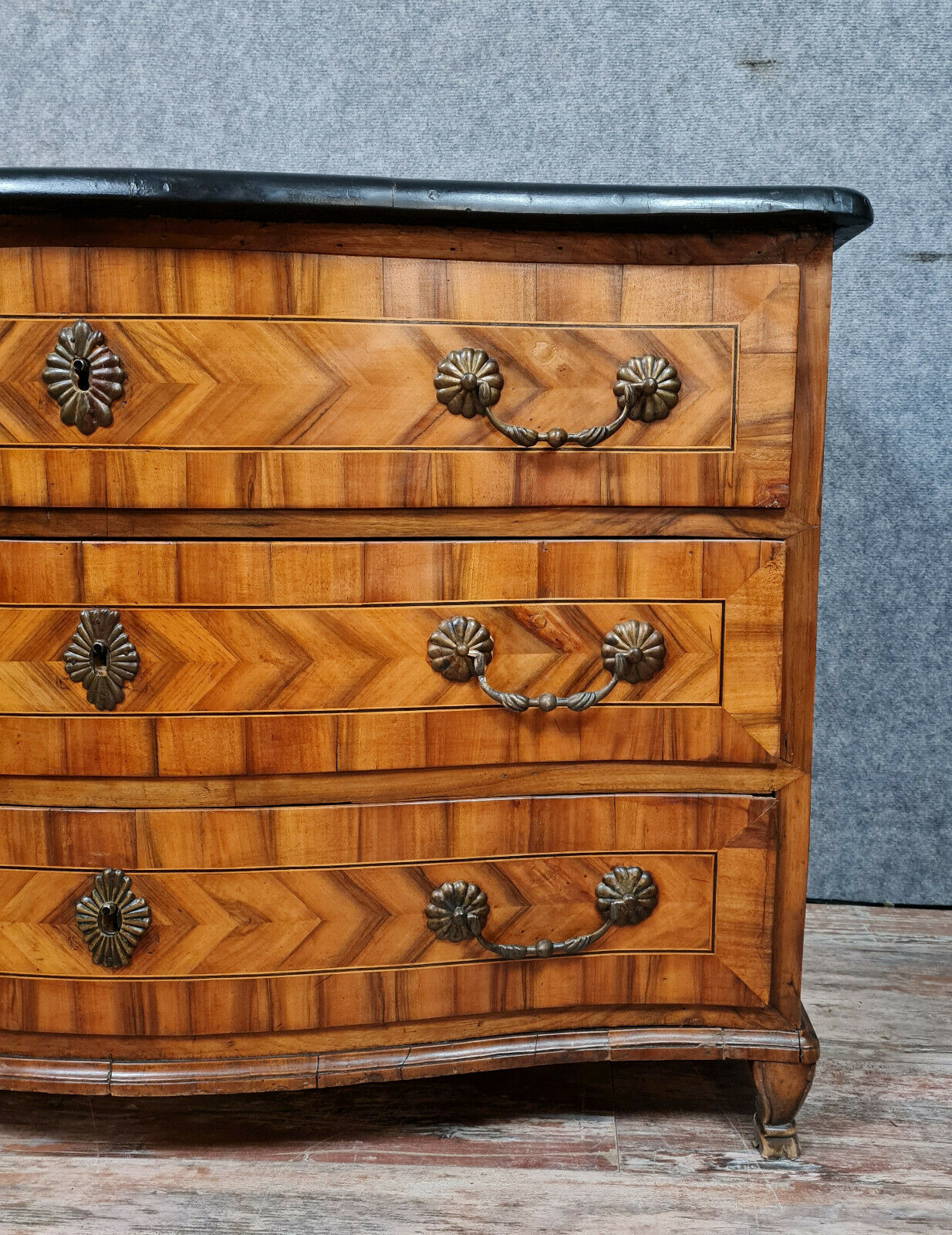Curved chest of drawers Louis XV period in precious wood marquetry around 1750