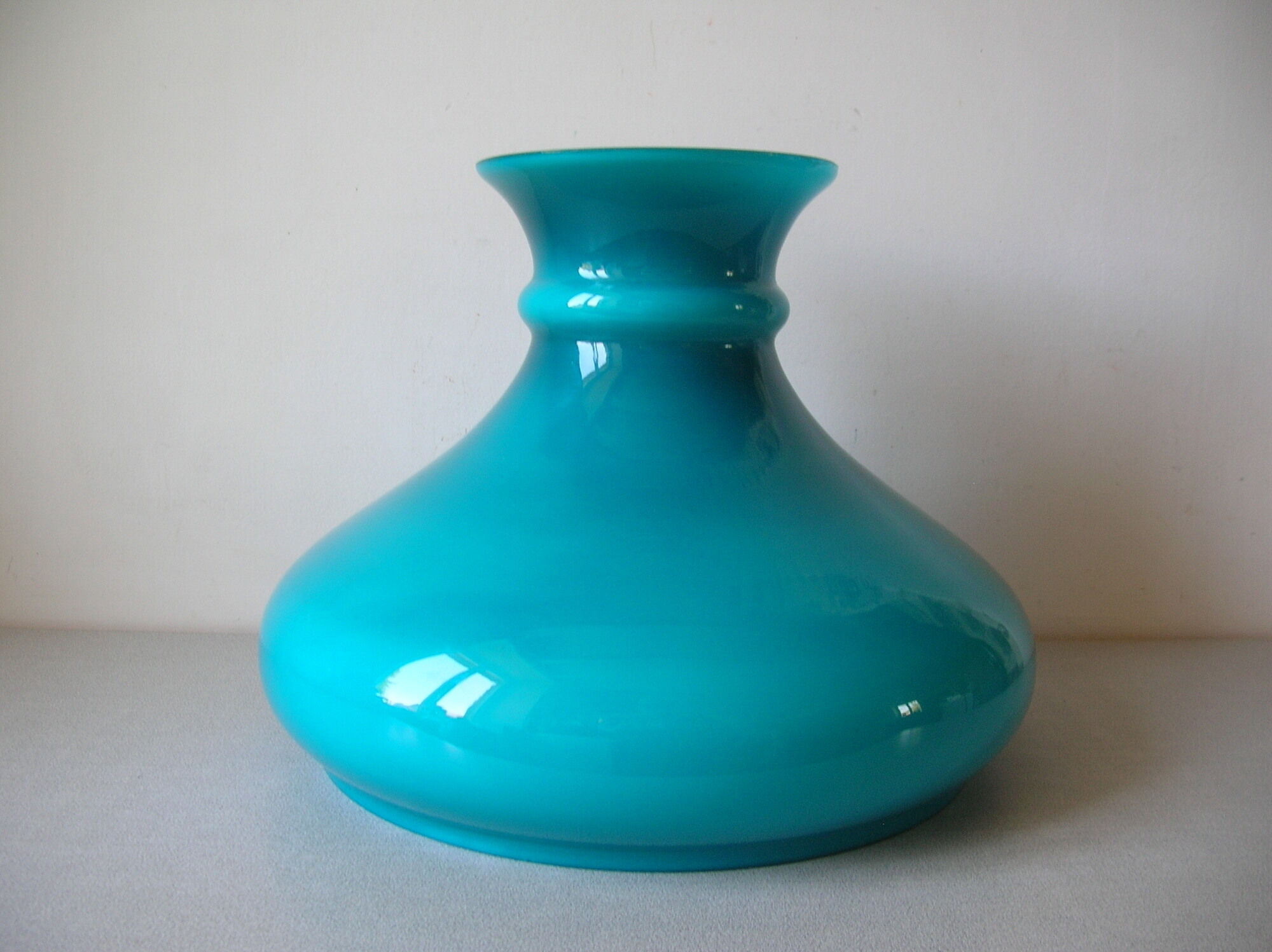 Old lampshade in opaline glass turquoise blue duck38 cm