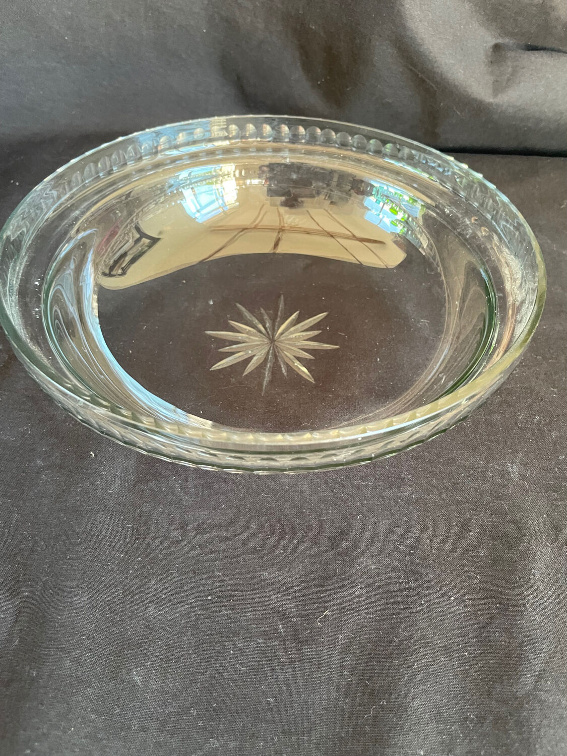 Cup/bezel in metal and glass